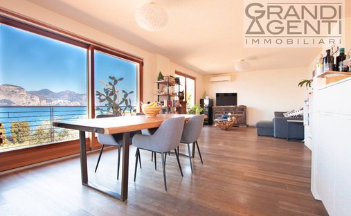 Villa in Brenzone sul Garda, Veneto, Italy 1