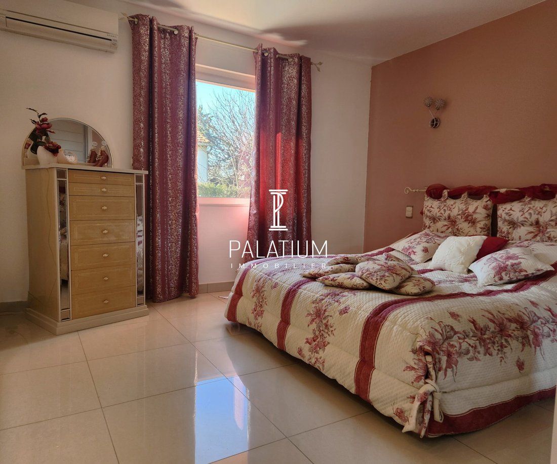 Villa in Marignane, Provence-Alpes-Côte d'Azur, France 2 - 17463230