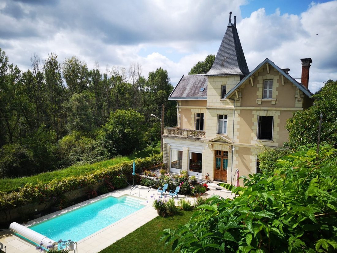 House in Saint-Etienne-de-Chigny, Centre-Val de Loire, France 2 - 17439772