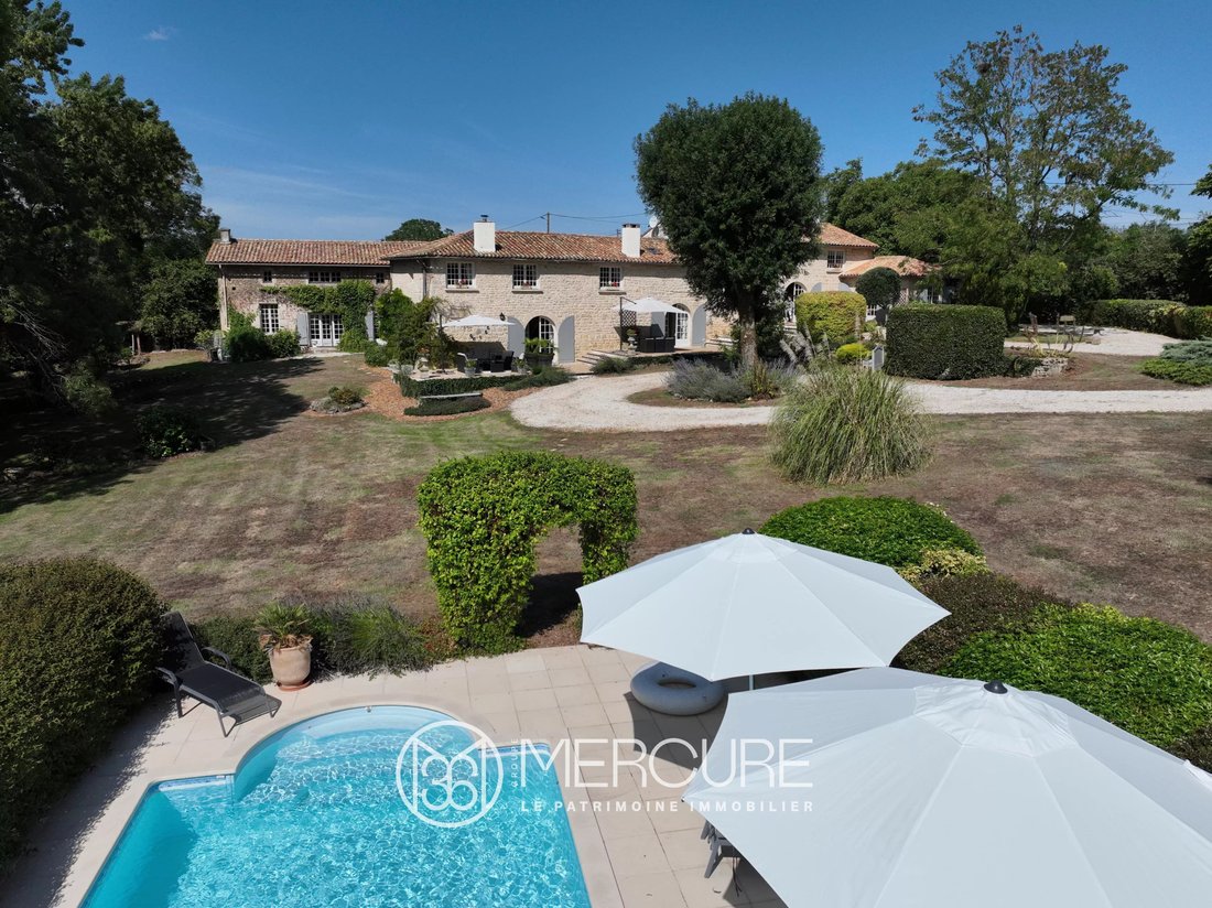 Estate in Melle, Nouvelle-Aquitaine, France 1 - 17450591