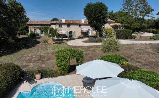 Estate in Melle, Nouvelle-Aquitaine, France 1