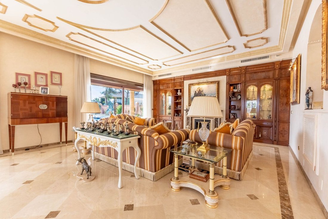 Villa à Elviria-Cabopino, Marbella, Espagne 2 - 17461218