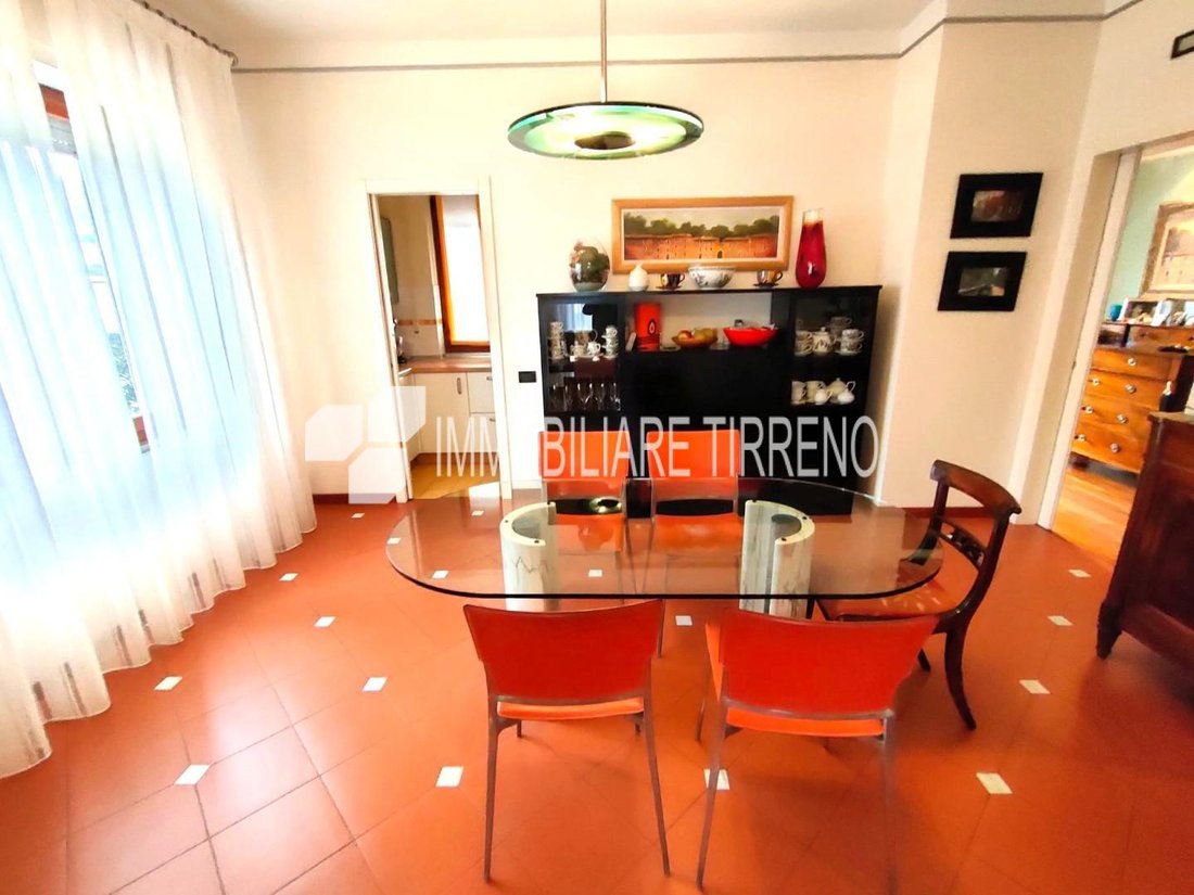 House in Apuana Industrial Zone, Massa, Tuscany 1 - 13695820