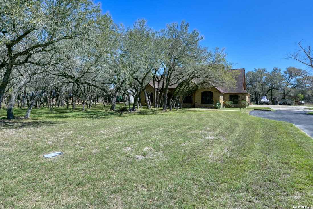 House in Floresville, Texas, United States 2 - 17460085