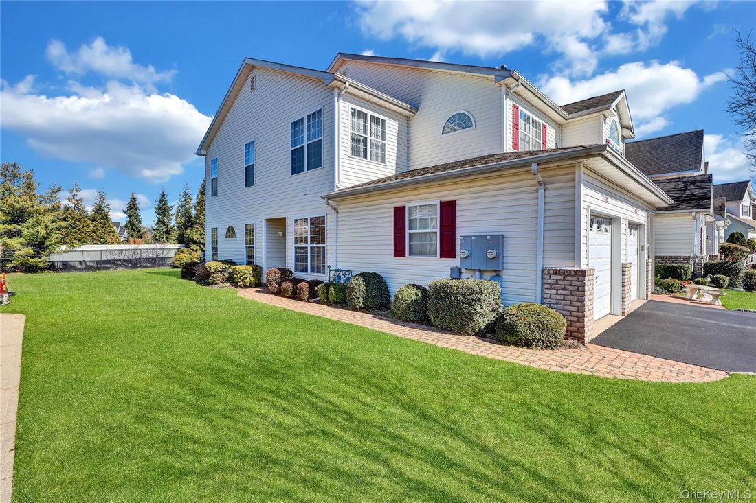 Condo in Mount Sinai, New York, United States 2 - 17451612