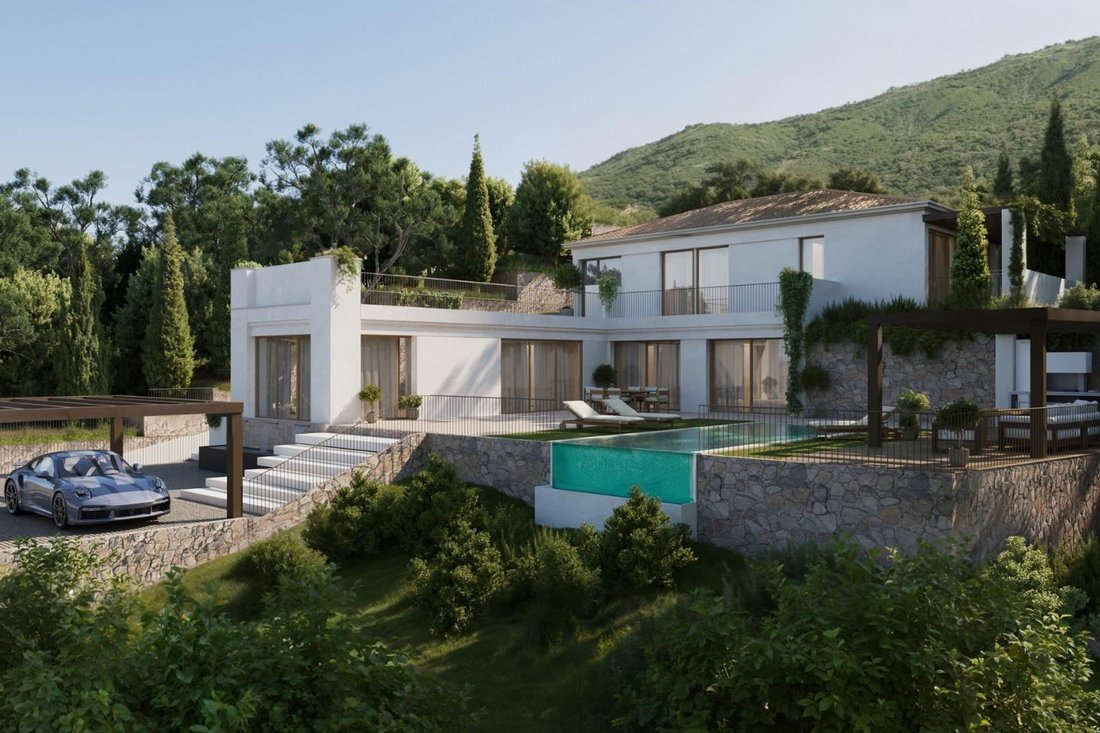 Villa in Elviria-Cabopino, Marbella, Spain 1 - 17451278