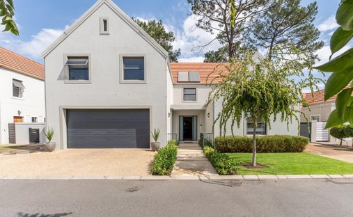 House in Paarl, Western Cape, South Africa 1