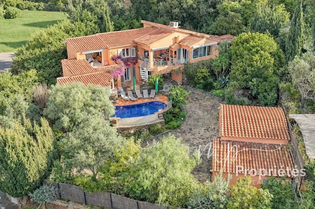 Villa in Le Lavandou, Provence-Alpes-Côte d'Azur, France 1 - 16826428