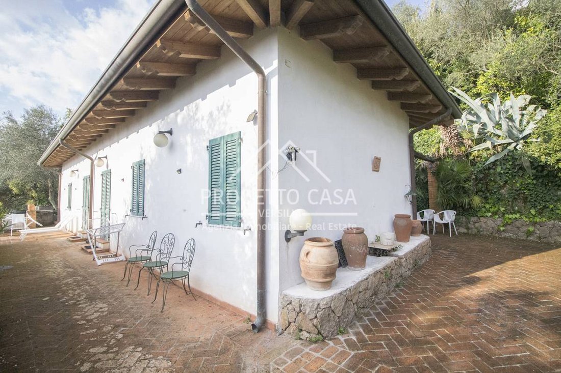 House in Pietrasanta, Tuscany, Italy 2 - 17455630