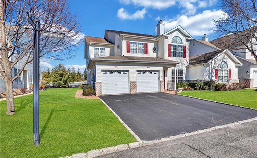 Condo in Mount Sinai, New York, United States 1