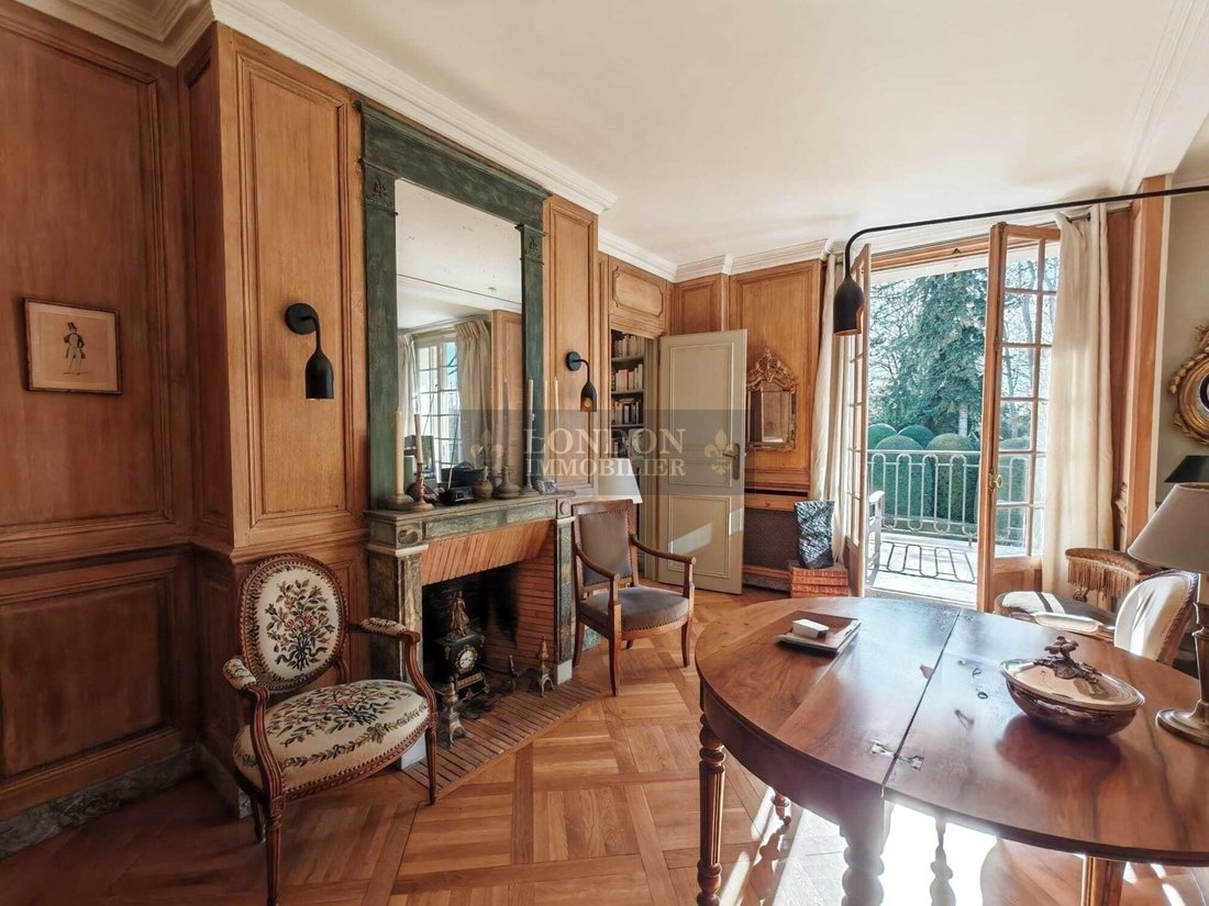Apartment in Domaine National du Château, Versailles, France 4 - 17454308