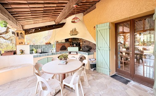 Villa in Partie Nord-Ferrieres-Cadenades-Rouviere, Le Muy, France 1