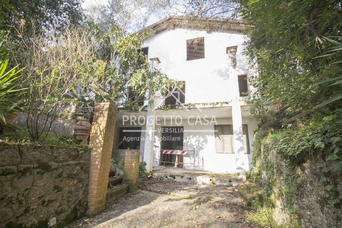 House in Pietrasanta, Tuscany, Italy 5 - 17455623
