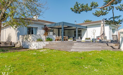 House in Jean Moulin, Le Bouscat, France 1