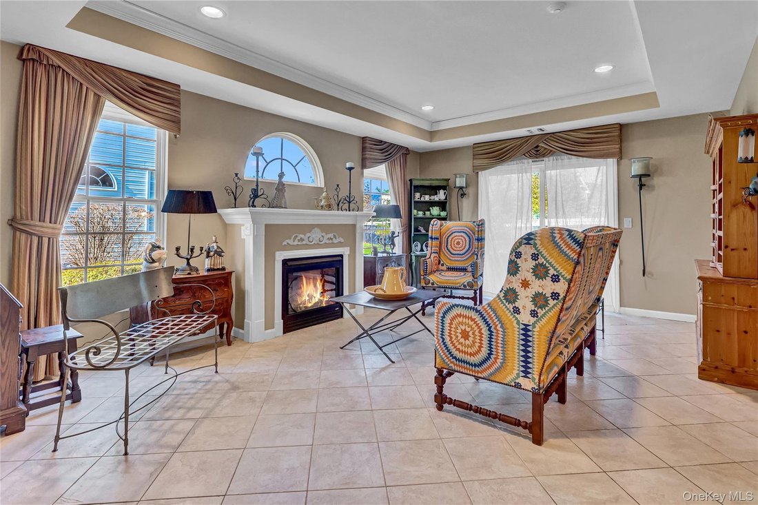 Condo in Mount Sinai, New York, United States 5 - 17451612