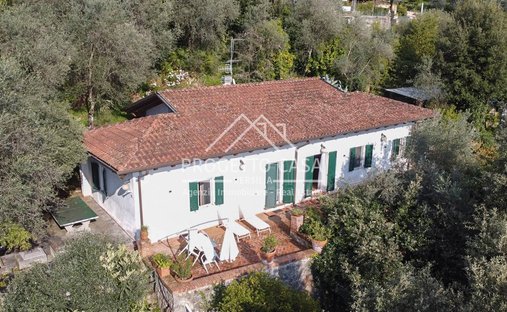 House in Pietrasanta, Tuscany, Italy 1