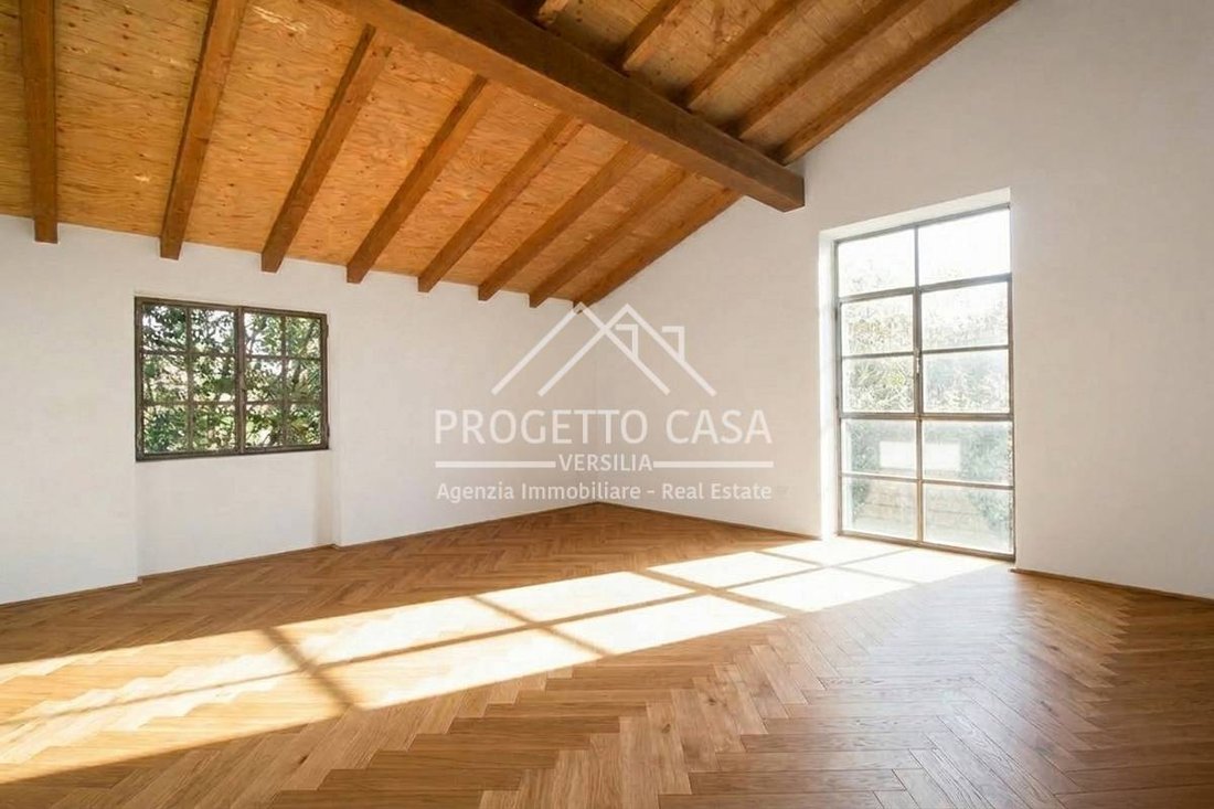 House in Pietrasanta, Tuscany, Italy 4 - 17455623