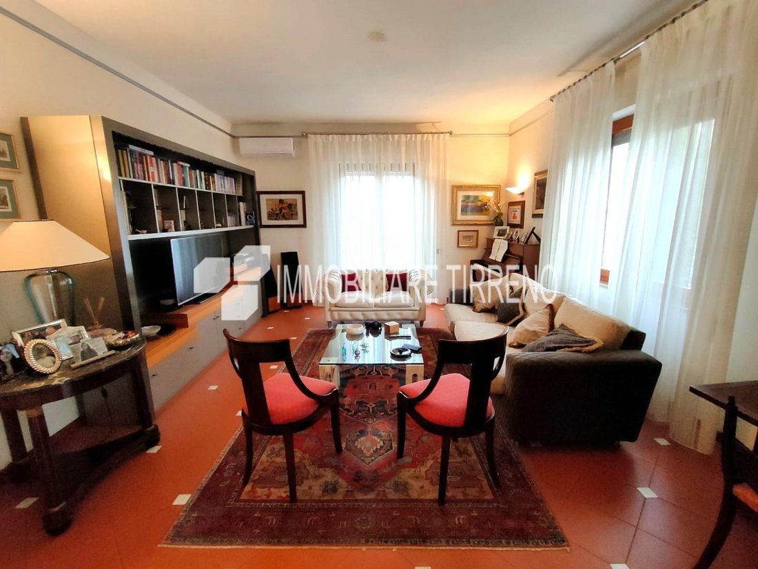 House in Apuana Industrial Zone, Massa, Tuscany 2 - 13695820