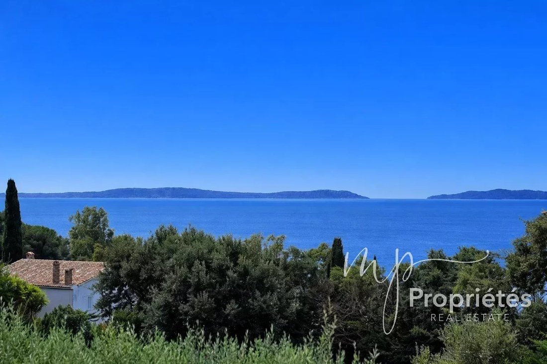 Estate in Rayol-Canadel-sur-Mer, Provence-Alpes-Côte d'Azur, France 2 - 17458965