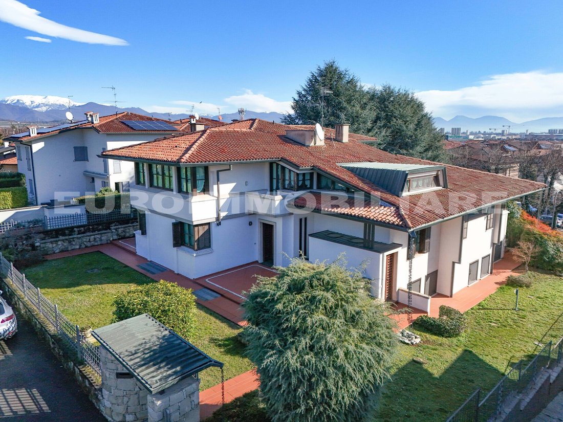 Villa in Rovato, Lombardy, Italy 1 - 17458944