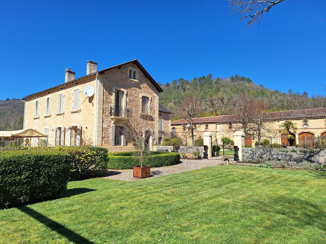 Estate in Saint-Front-sur-Lemance, Nouvelle-Aquitaine, France 2 - 17456454