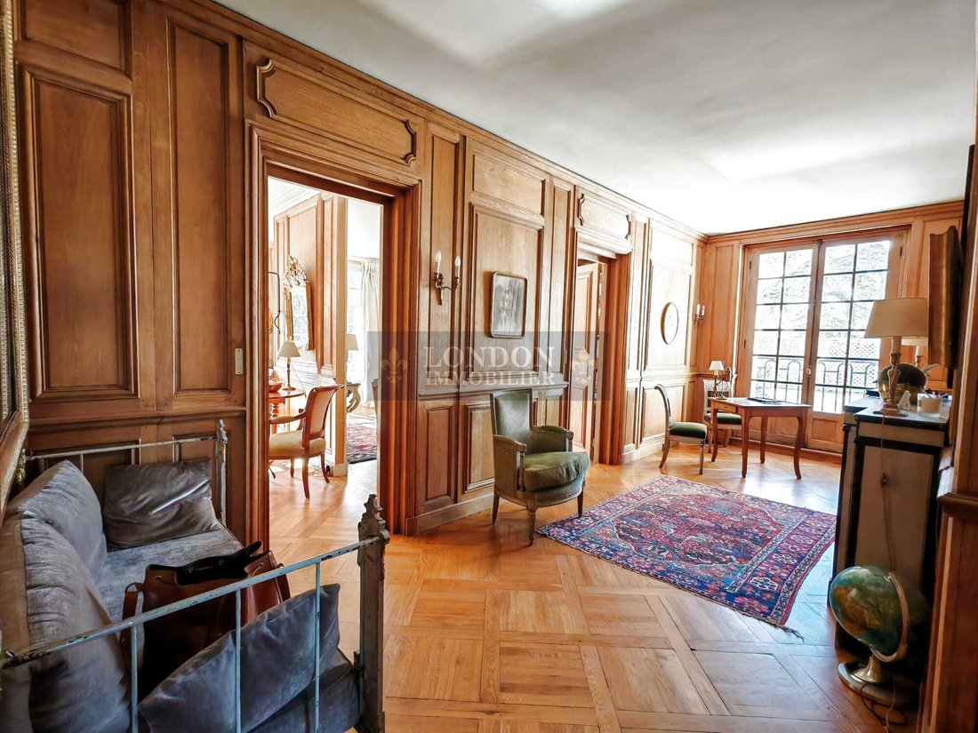 Apartment in Domaine National du Château, Versailles, France 5 - 17454308