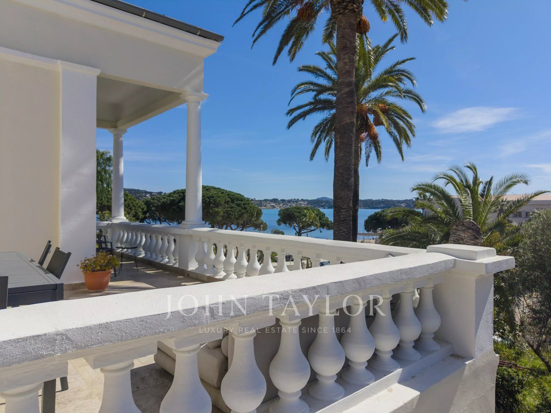 Villa in Bandol, Provence-Alpes-Côte d'Azur, France 1 - 17459242
