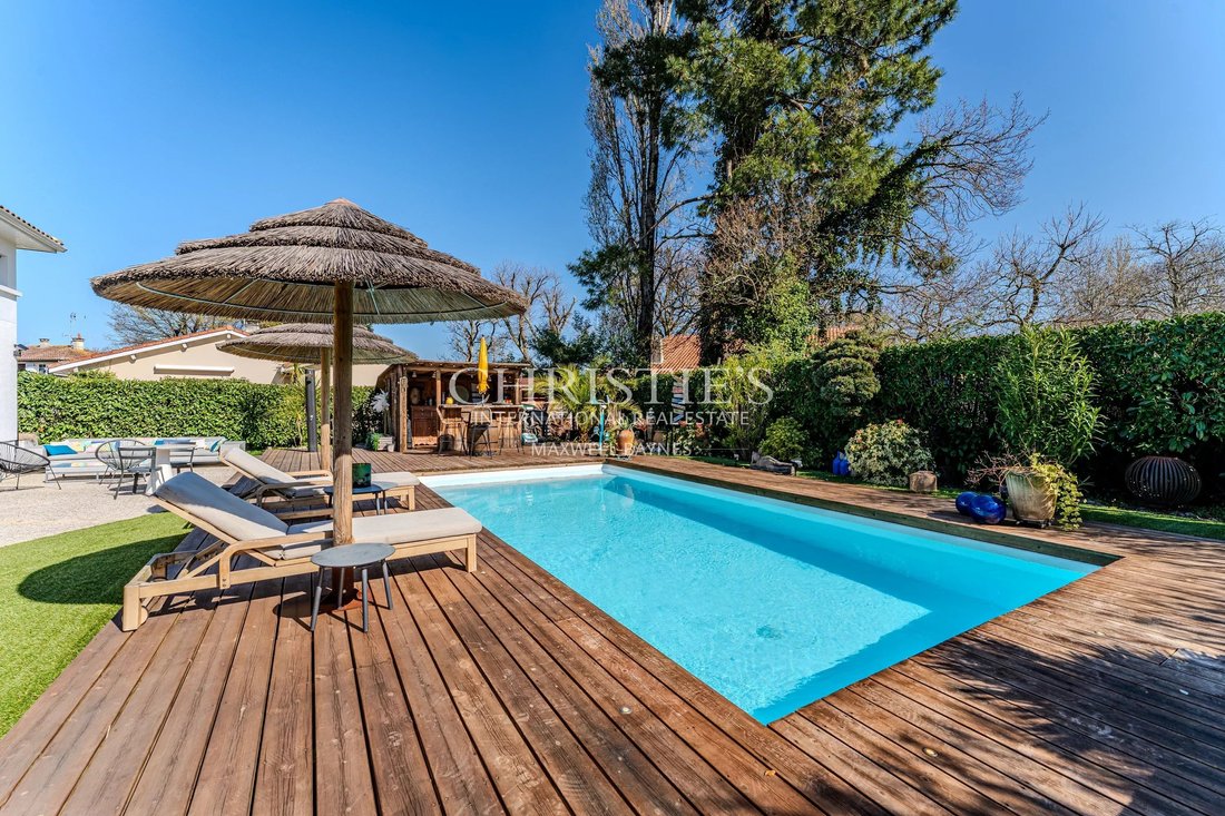 Curated visual reference: This Superb 186 Reference: Beautiful 186 M² Family House In En La Teste De