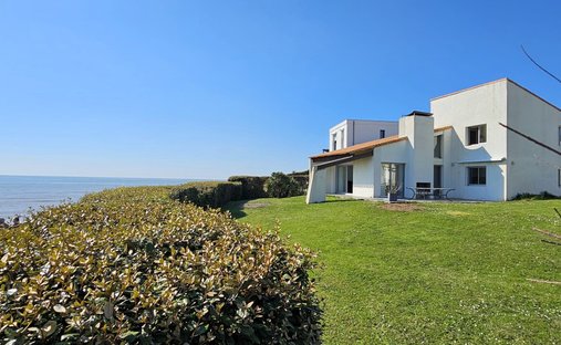 House in Vaux-sur-Mer, Nouvelle-Aquitaine, France 1