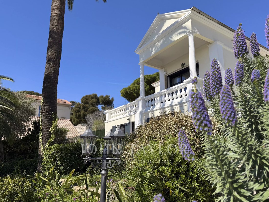 Villa in Bandol, Provence-Alpes-Côte d'Azur, France 3 - 17459242