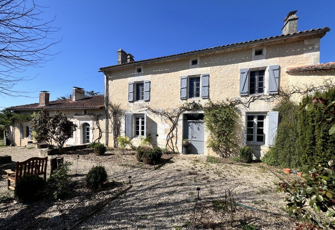 House in Ronsenac, Nouvelle-Aquitaine, France 2 - 16719189