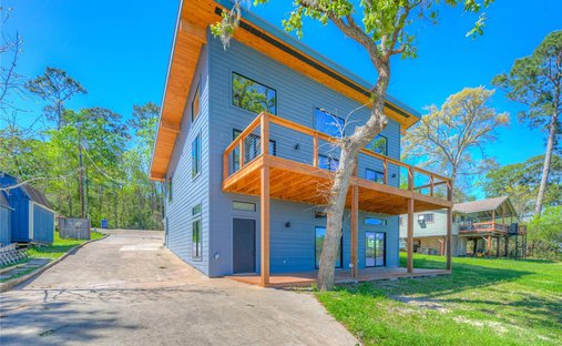 House in Point Blank, Texas, United States 1