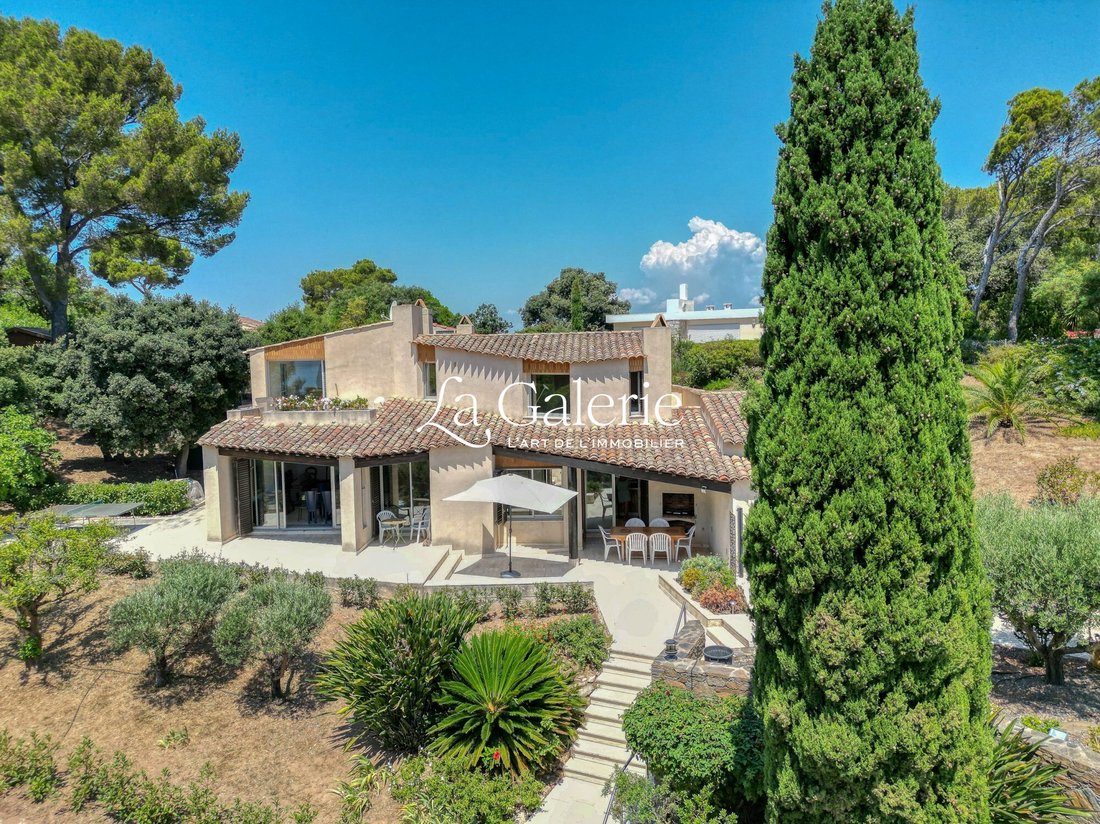 Villa in Hyeres, Provence-Alpes-Côte d'Azur, France 4 - 17460799