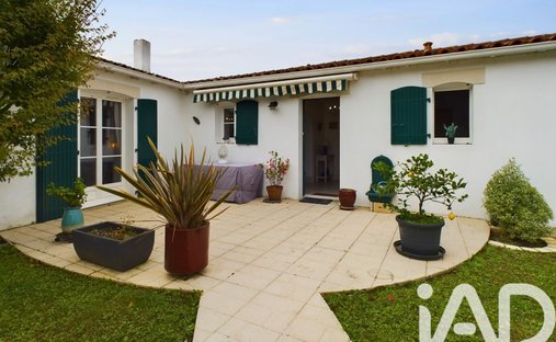 House in Loix, Nouvelle-Aquitaine, France 1