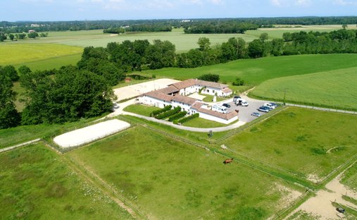 Villa in Châtillon-sur-Chalaronne, Auvergne-Rhône-Alpes, France 1