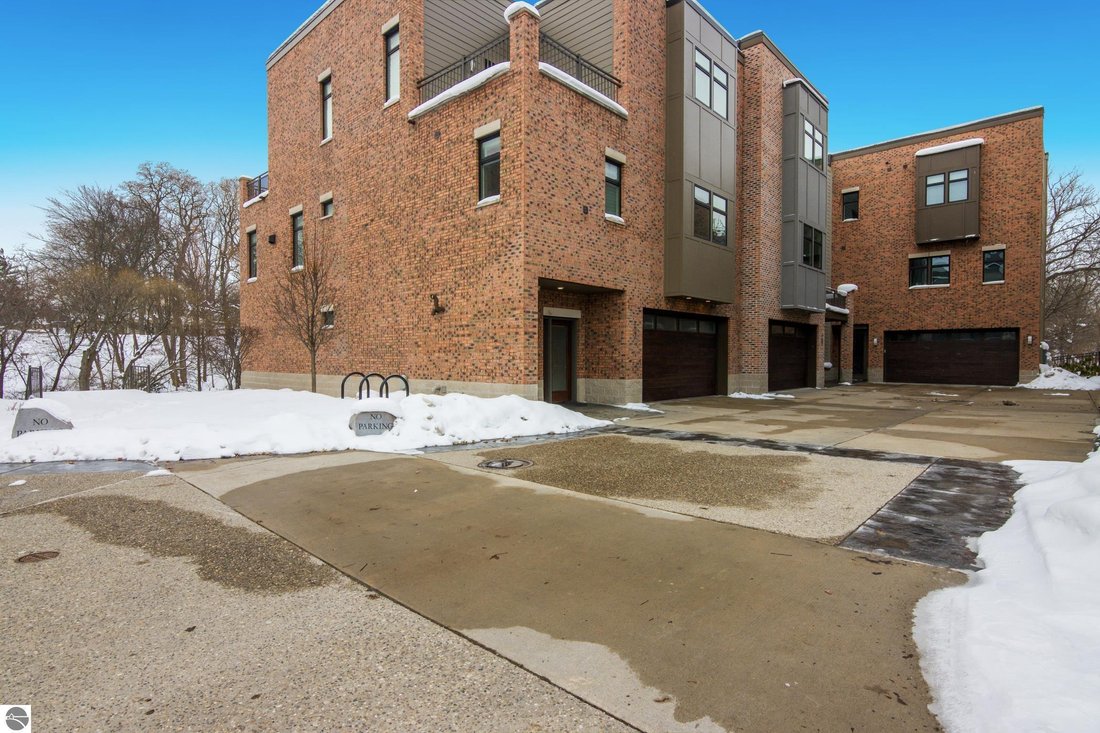 Condo in Garfield Township, Michigan, United States 5 - 17455986