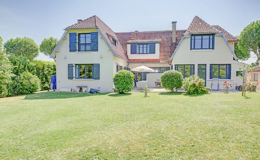 Château Saint Nom La Bretèche 1074.0 Sqm 10 Bedrooms