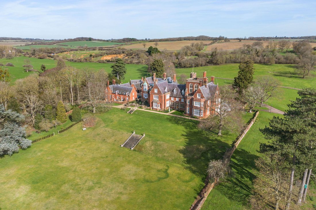 Apartment in Hertfordshire, England 1 - 17394357