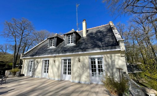 House in Sud, Veigne, France 1