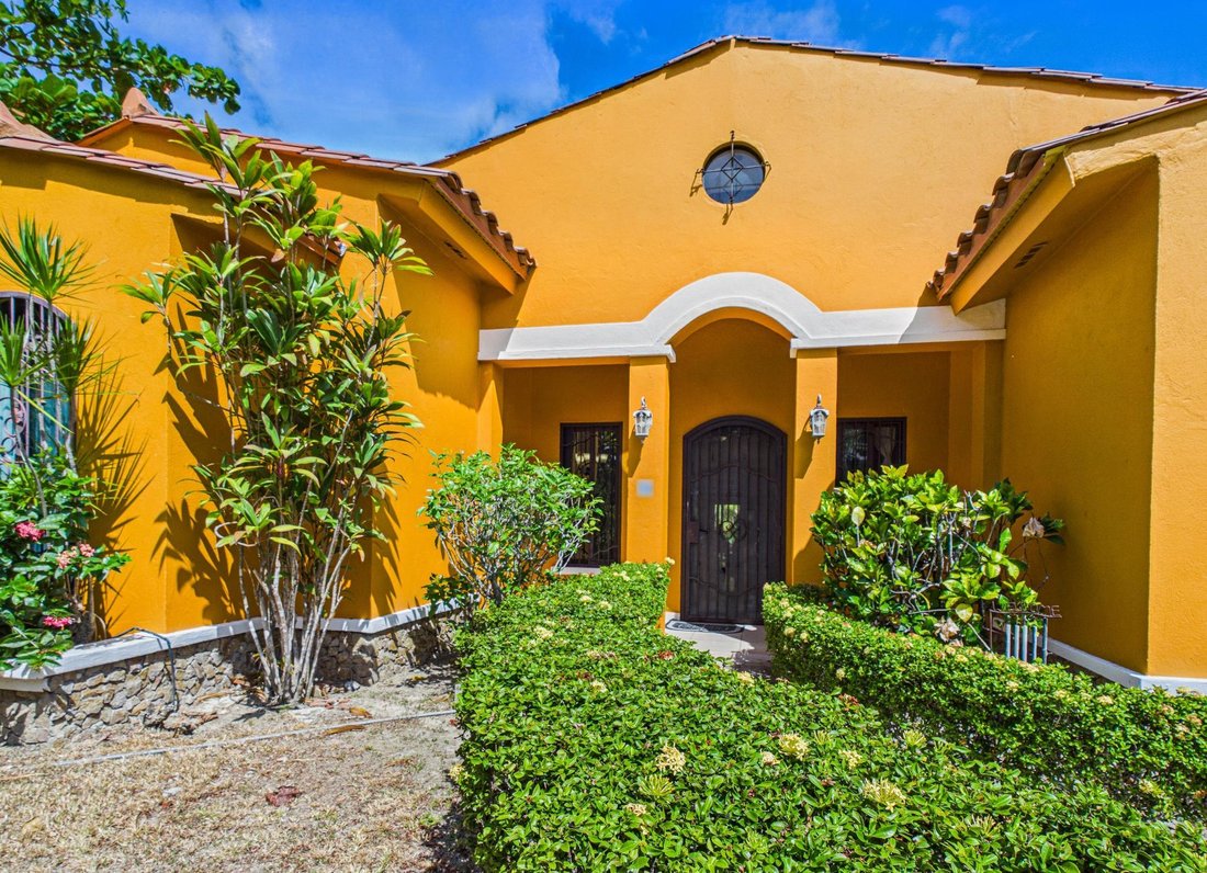 House in San Carlos District, Panama, Panama 2 - 17456746