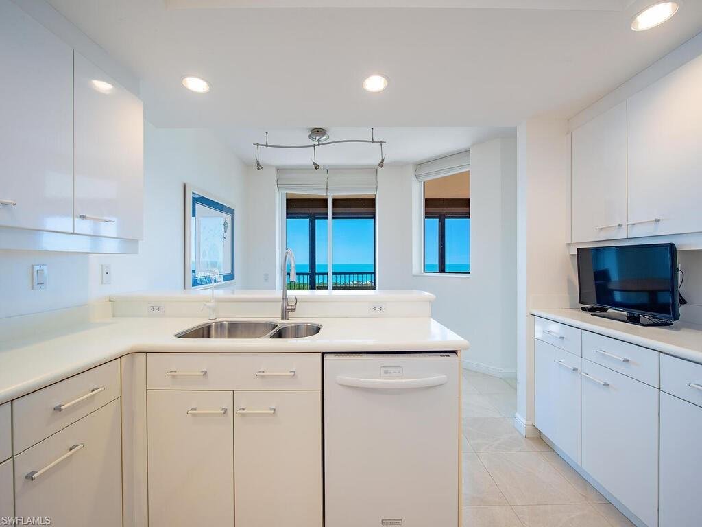 Condo in Naples, Florida, United States 5 - 17457584