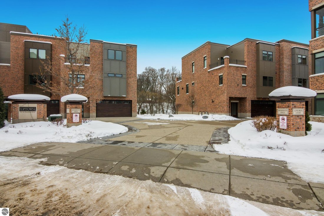 Condo in Garfield Township, Michigan, United States 4 - 17455986