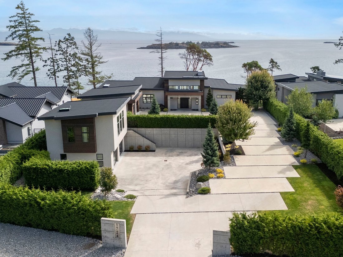 House in Nanoose Bay, British Columbia, Canada 1 - 17453012