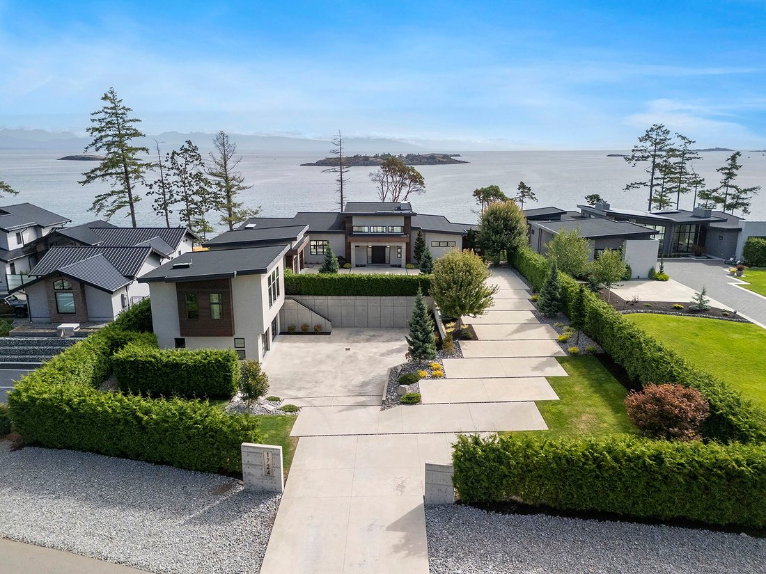 House in Nanoose Bay, British Columbia, Canada 2 - 17453012