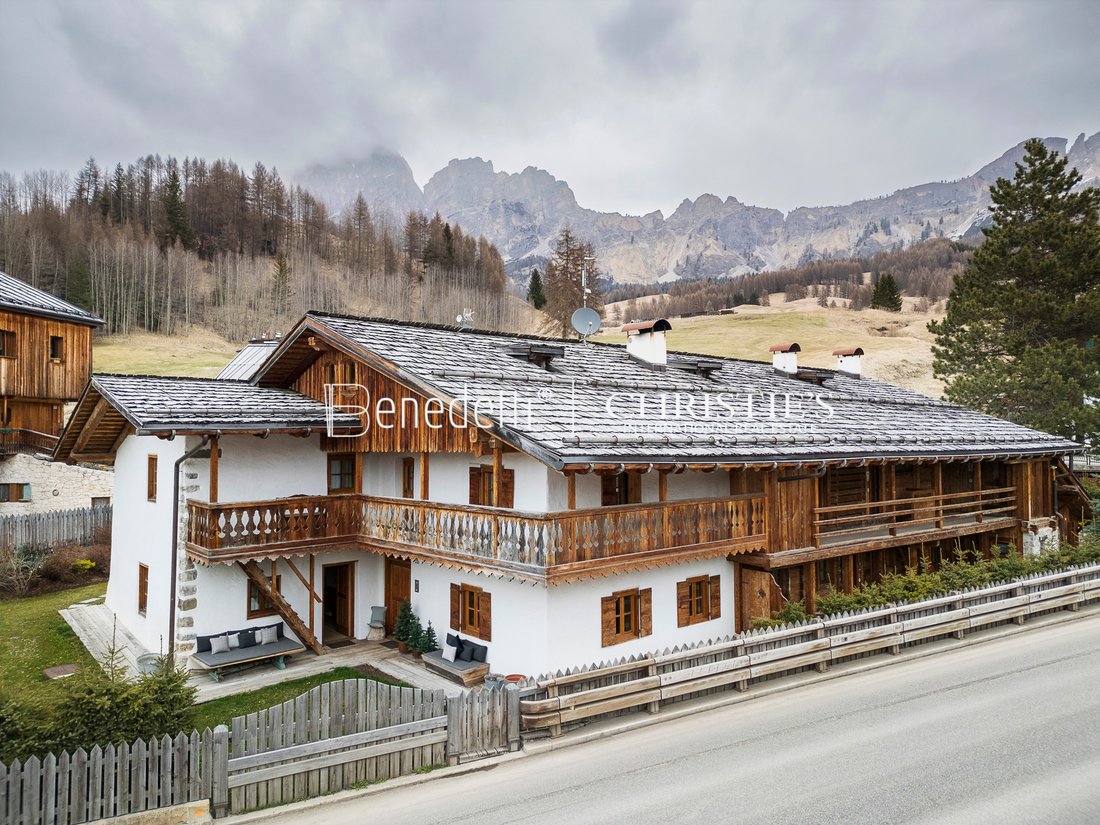 Chalet in Cortina d'Ampezzo, Veneto, Italy 1 - 17463743