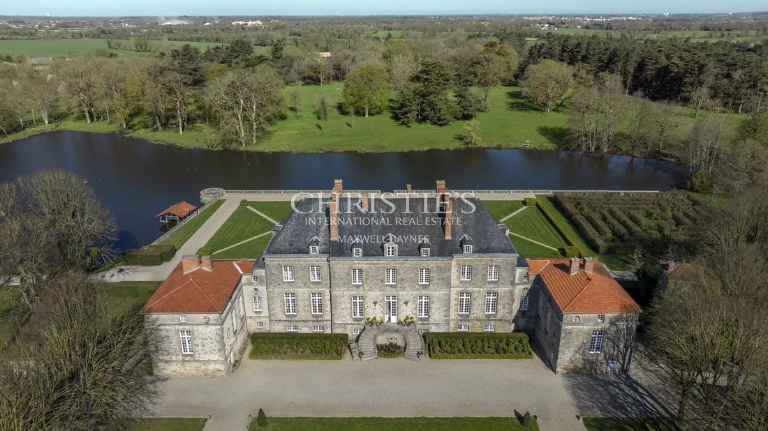 Castle in La Roche-sur-Yon, Pays de la Loire, France 2 - 17463577