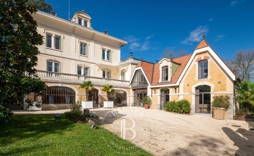 Estate in Dommartin, Auvergne-Rhône-Alpes, France 1