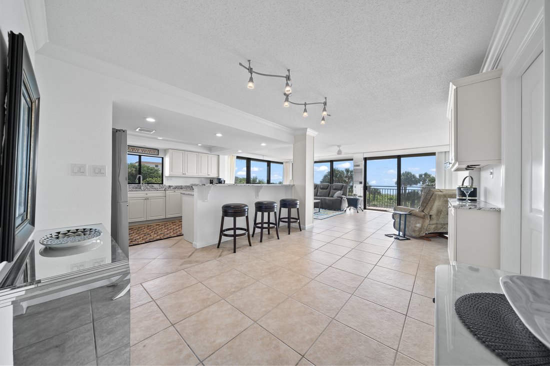 Condo in Cocoa Beach, Florida, United States 4 - 17463599