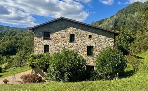 House in Tresana, Tuscany, Italy 1