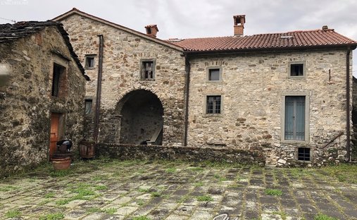 Casa a Centro, Pontremoli, Toscana 1